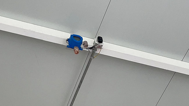 叉車充電樁氫氣報警器安裝現場