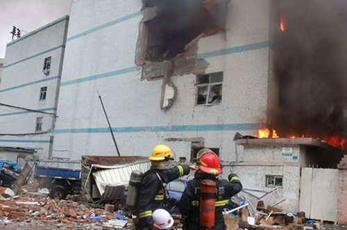 深圳龍華一工廠突發(fā)大火事故