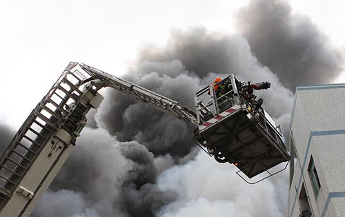 深圳龍華一工廠突發(fā)大火事故